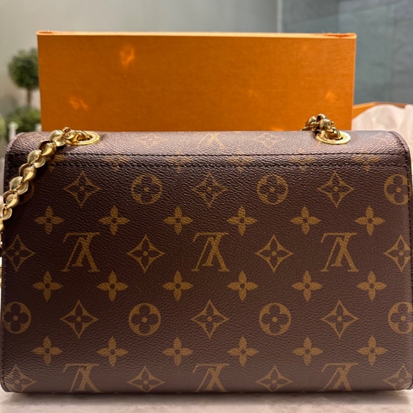 Authentic Louis Vuitton monogram Victoire black - Picture 3 of 8